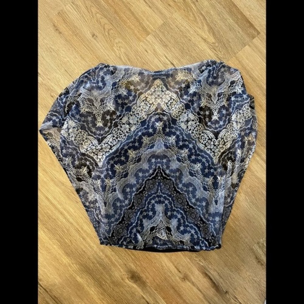Flowy Blue Pattern Blouse - Picture 2 of 9